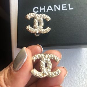 Chanel pearl earrings medium size
